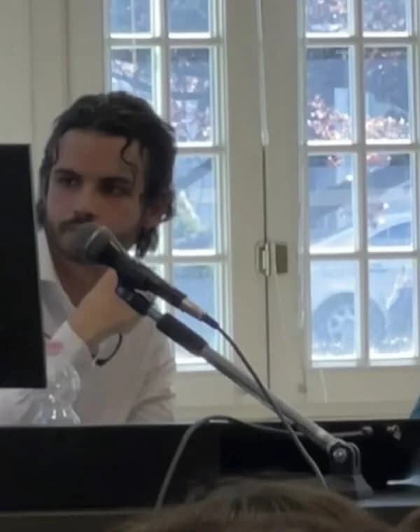 Giacomo De Benedetto durante una lezione all'Università dell'Insubria